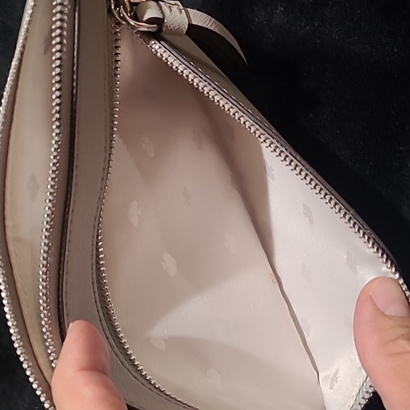 Kate Spade light gray Pouch Wristlet missing strap Like New condition - Picture 4 of 7